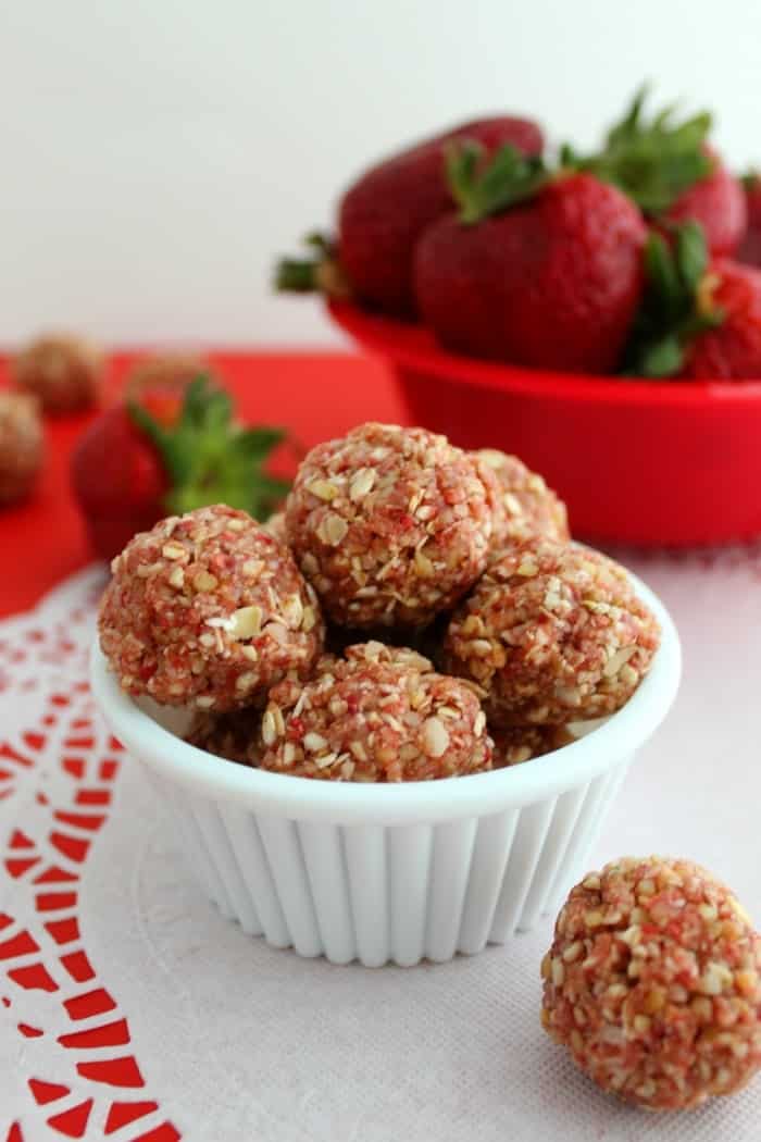 Skinny Strawberry Shortcake Bites- Just 10 minutes is all it takes and 5 simple ingredients