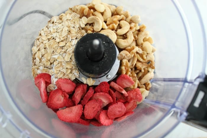 Vegan Strawberry Shortcake Bites - Just 10 minutes is all it takes and 5 simple ingredients