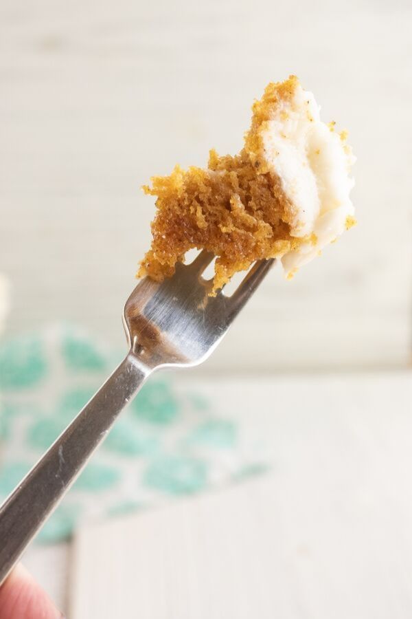 Pumpkin cheesecake cake, is a cheesecake cake that will win over a crowd. Two layers of pumpkin cake with a layer of cheesecake in the middle. #cheesecake #pumpkin #dessert #recipe #fall #pumpkinspice #chesecakelayer #cheesecakecake #creamcheese cheesecake cake
