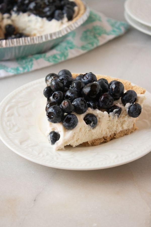 no bake blueberry pie on a plate 