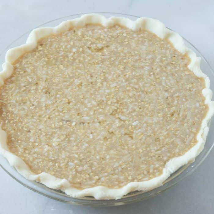 Oatmeal pie is a super easy holiday pie recipe you will want to make. Chewy, sweet, and downright addictive. Give this oatmeal pie recipe a try. #recipe #pie #dessert #oatmeal #amish #easy #best #holiday #pierecipe easy oatmeal pie