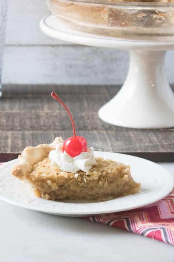 Oatmeal pie is a super easy holiday pie recipe you will want to make. Chewy, sweet, and downright addictive. Give this oatmeal pie recipe a try. #recipe #pie #dessert #oatmeal #amish #easy #best #holiday #pierecipe holiday pie recipe