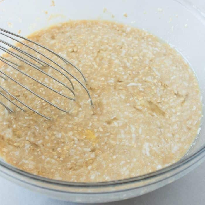 Oatmeal pie is a super easy holiday pie recipe you will want to make. Chewy, sweet, and downright addictive. Give this oatmeal pie recipe a try. #recipe #pie #dessert #oatmeal #amish #easy #best #holiday #pierecipe oatmeal pie with quick oats