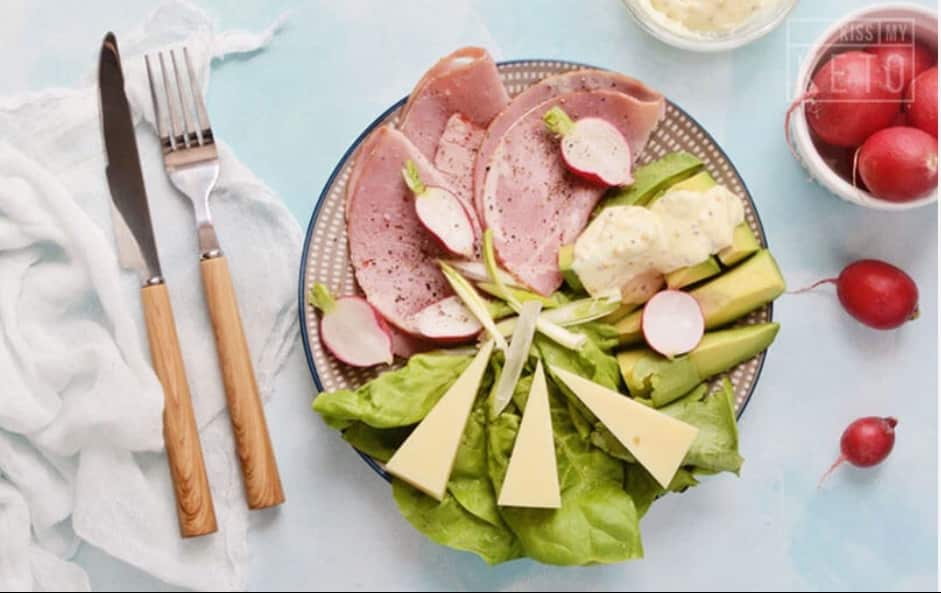 Keto Dinner Ideas that will curb your cravings and taste like a restaurant quality dinner. Here are some fantastic keto dinner recipes to try. #keto #dinner #recipes #chicken #seafood #easy #best #lowcarb #ketofriendly #diet #delicious roast beef keto platter