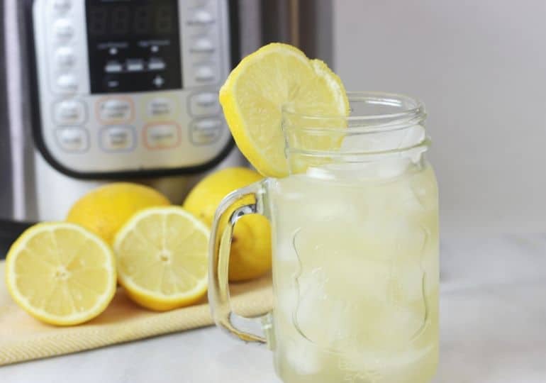 Homemade Lemonade - Countryside Cravings