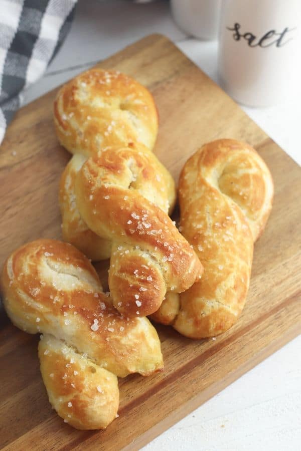 homemade soft pretzels