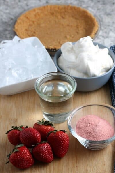 Quick And Easy Strawberry Jello Pie Recipe • Bake Me Some Sugar