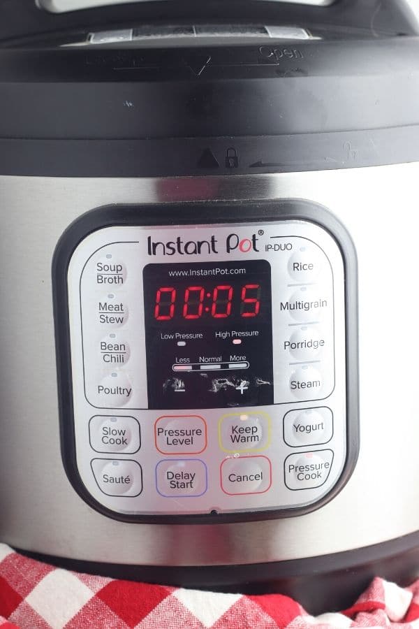 picture of instant pot with 5 minutes marked on the time 