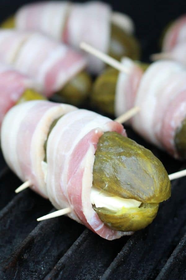 bacon wrapped pickle spears (1)