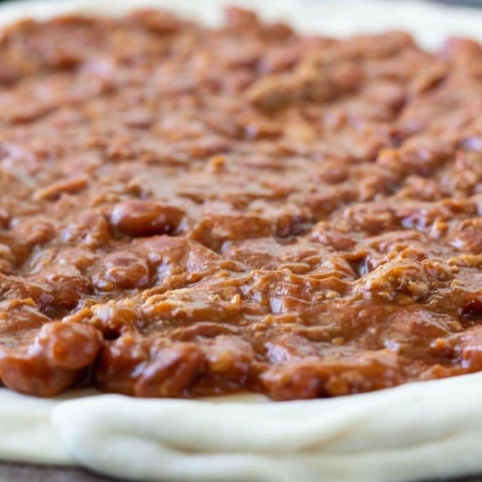 chili on pizza crust 