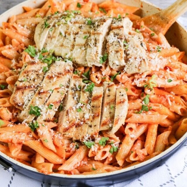 Penne Alla Vodka with Chicken Recipe - Bake Me Some Sugar