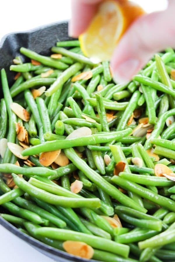 green bean with almonds