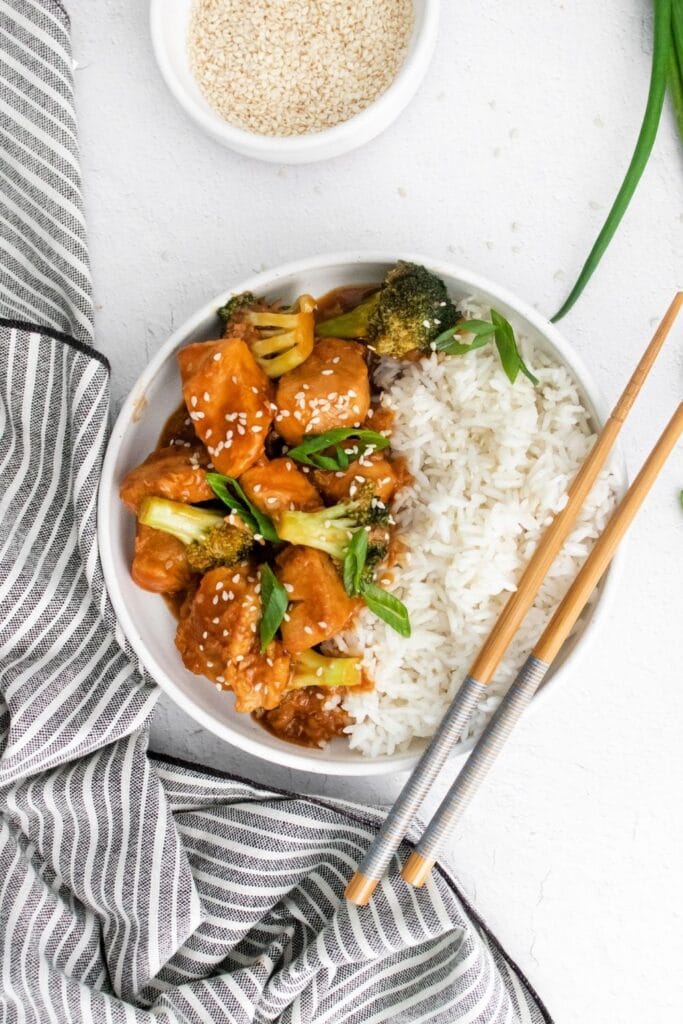 instant pot chinese chicken in a bowl with chopsticks by it 