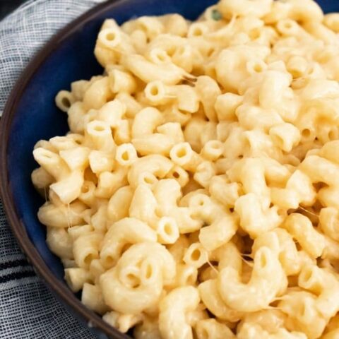 plate of macaroni and cheese on table
