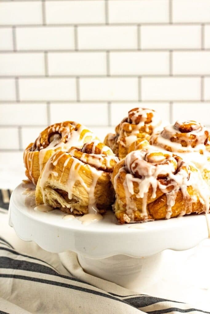 maple bun roll on platter on table 