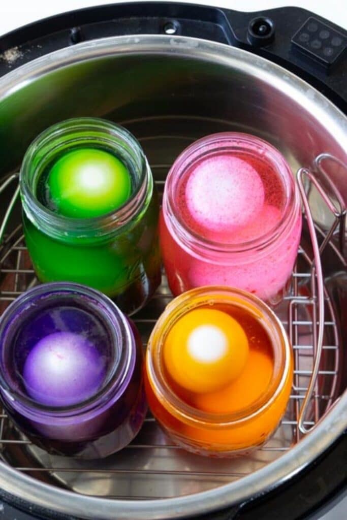 eggs in mason jars with food coloring 