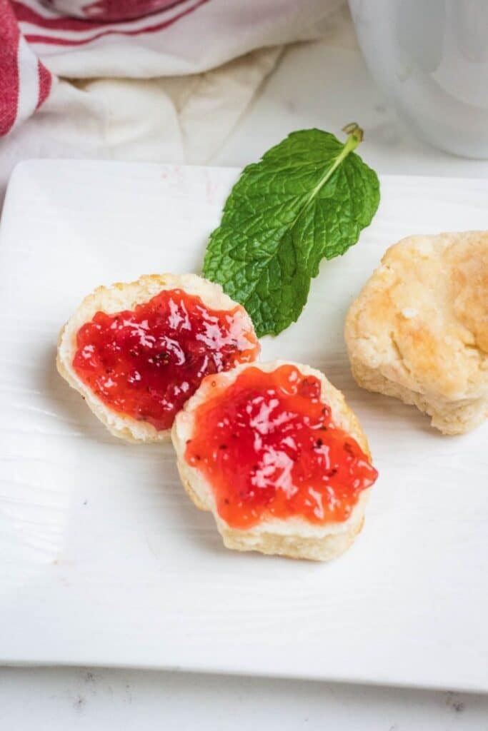 biscuit with jam on plate 