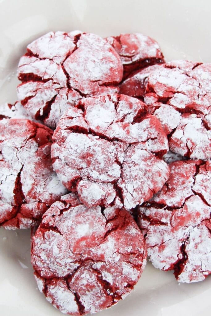 plate with crackle red velvet cookies 