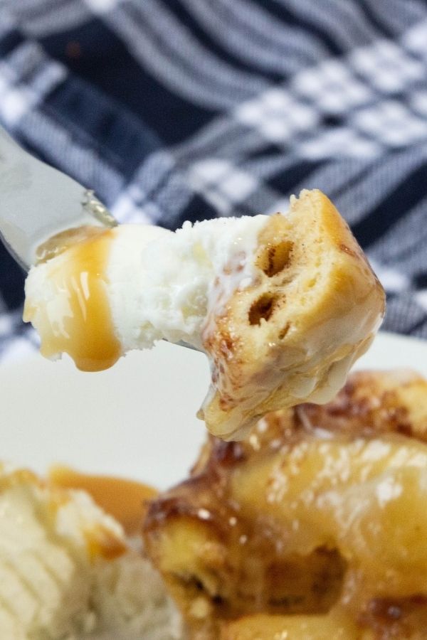 fork with apple pie cup and ice cream on fork