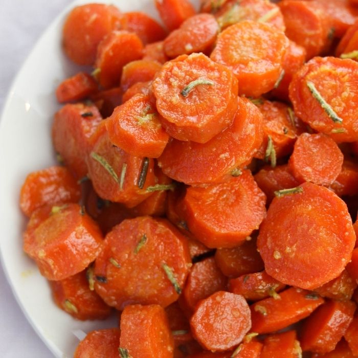 carrots on a plate 