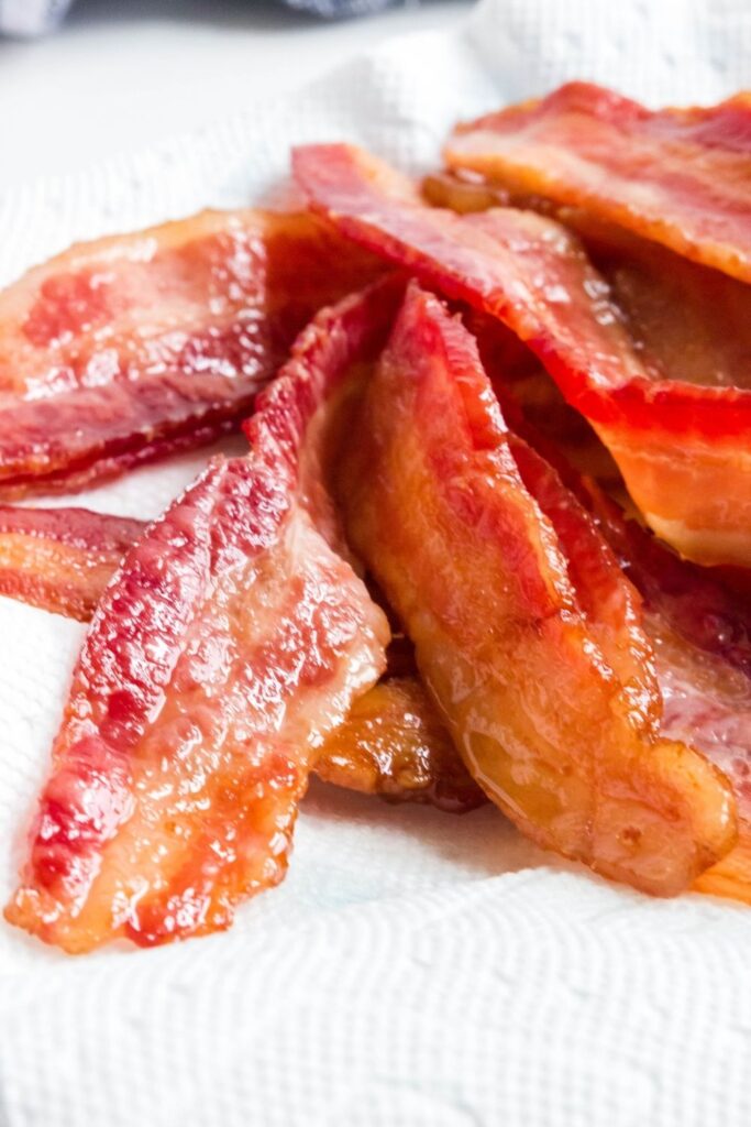 bacon on paper towel lined plate 